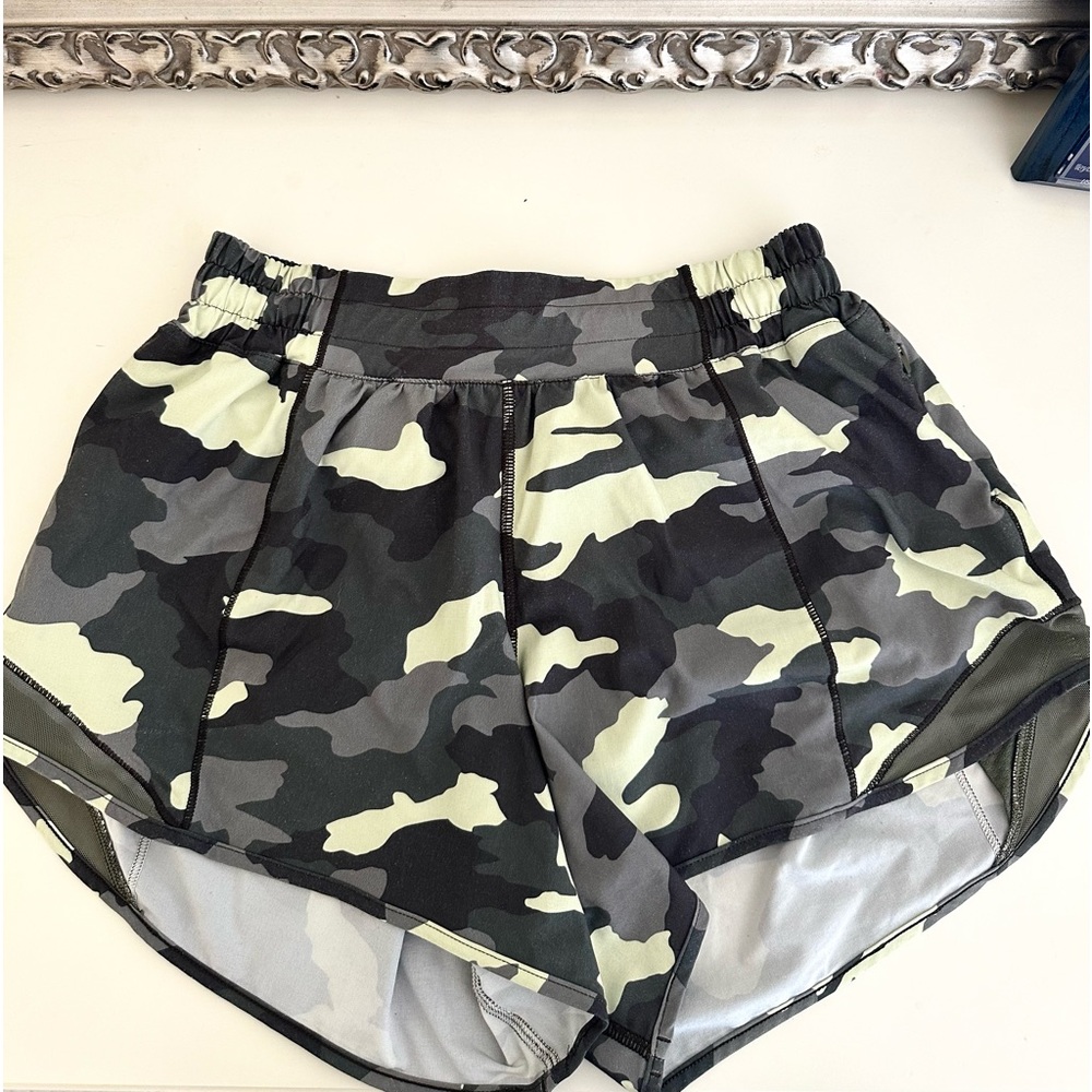Lululemon Hotty Hot Shorts in Camo